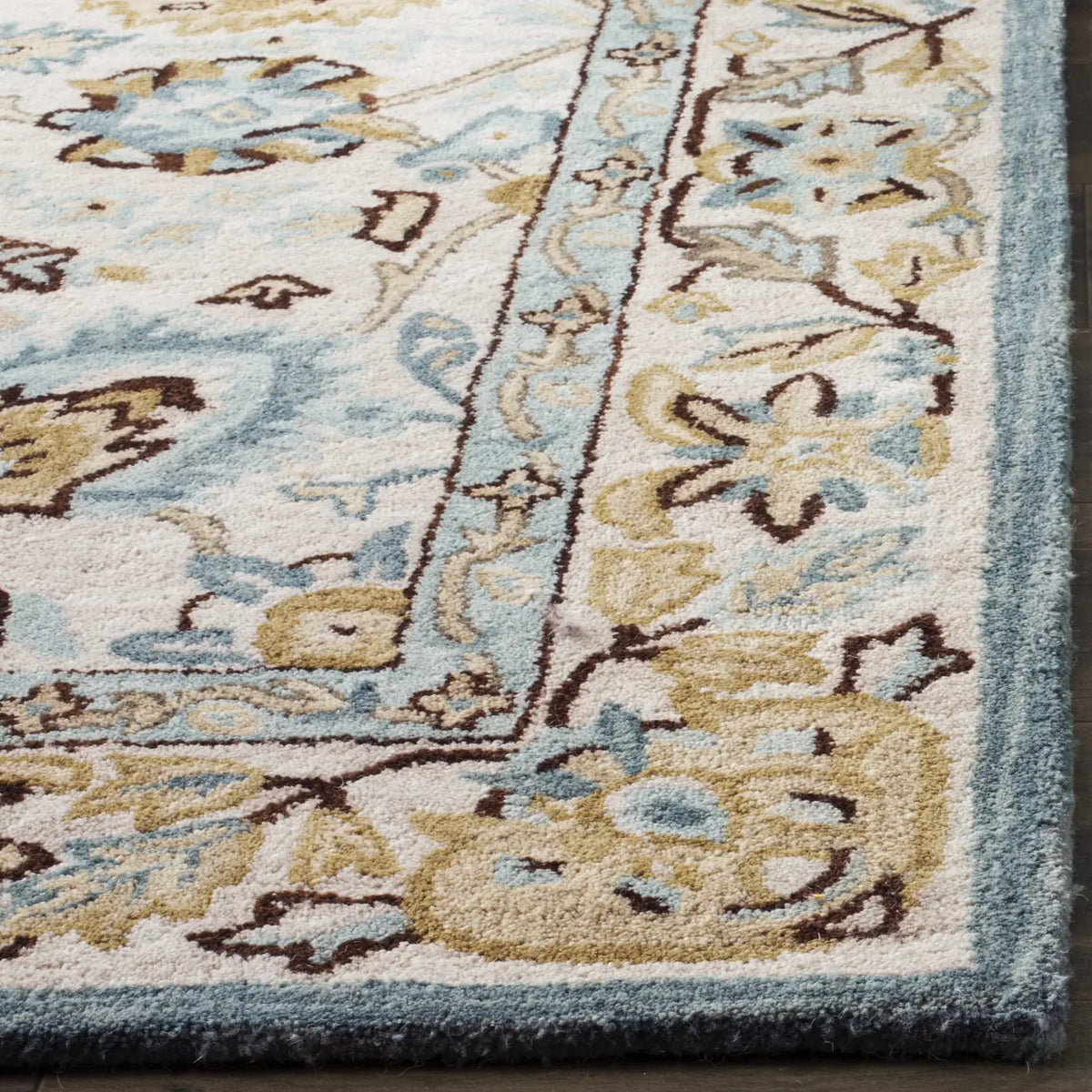 Safavieh Antiquity 4'-0" x 6'-0" Rug in Peacock / Blue