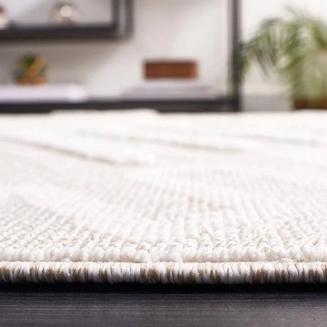 Safavieh Trends 4'-0" x 6'-0" Rug in Beige / Ivory