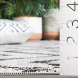 Safavieh Courtyard 4'-0" x 5'-7" Rug in Ivory / Black