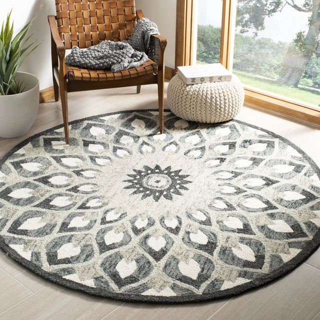 Safavieh Novelty 6'-0" x 6'-0" Rug in Charcoal / Ivory