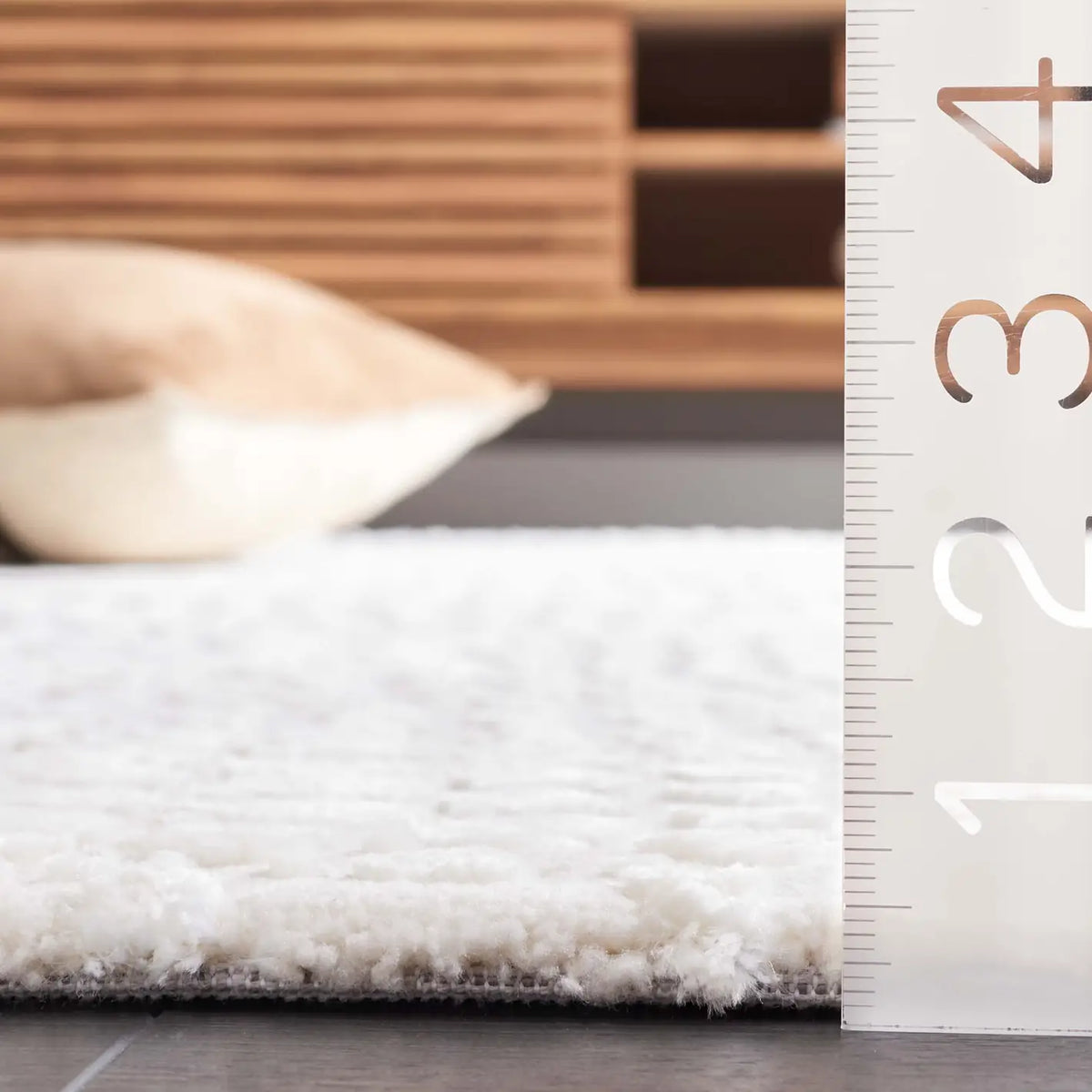 Safavieh Revive 4'-0" x 6'-0" Rug in Ivory
