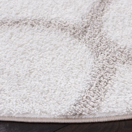 Safavieh Tahoe Shag 6'-7" x 6'-7" Rug in White / Silver