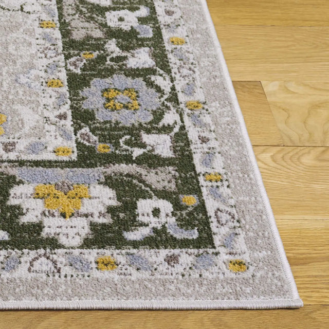 Safavieh Bayside 4'-0" x 6'-0" Rug in Green / Beige