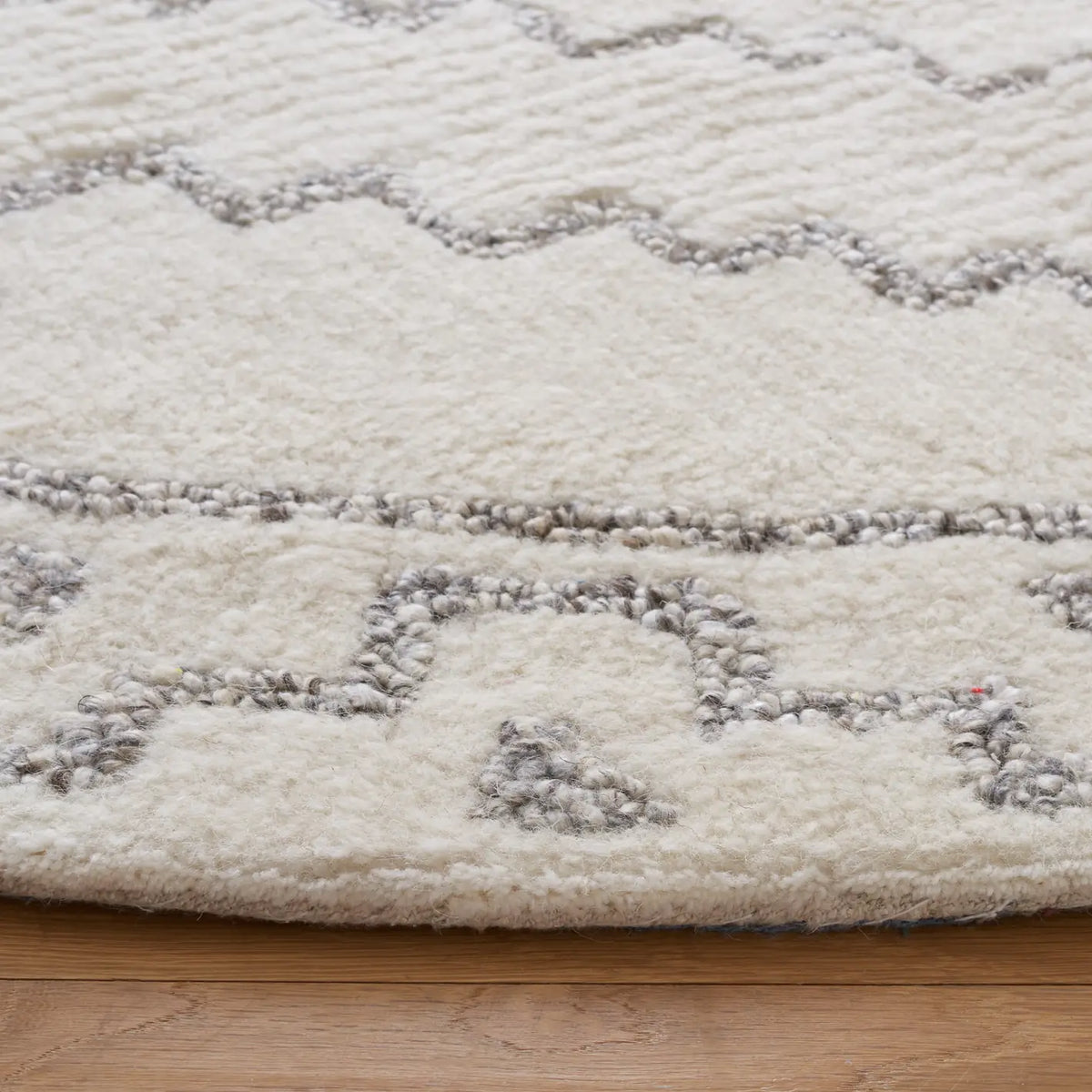 Safavieh Casablanca 6'-0" x 6'-0" Rug in Ivory / Grey
