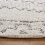 Safavieh Casablanca 6'-0" x 6'-0" Rug in Ivory / Grey