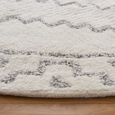 Safavieh Casablanca 6'-0" x 6'-0" Rug in Ivory / Grey