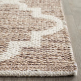 Safavieh Montauk 5'-0" x 7'-0" Rug in Beige / Ivory