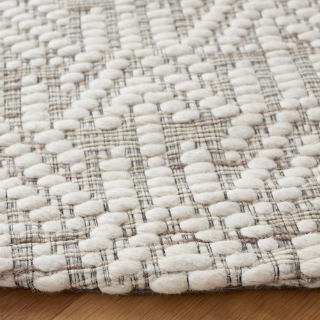 Safavieh Marbella 6'-0" x 6'-0" Rug in Ivory / Beige