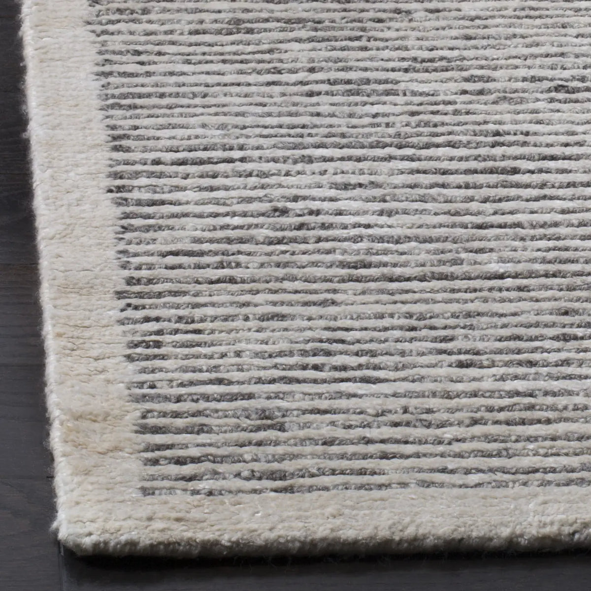 Safavieh Tibetan 6'-0" x 9'-0" Rug in Ivory