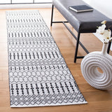 Safavieh Kilim 2'-3" x 9'-0" Rug in Ivory / Black