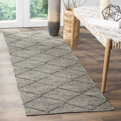 Safavieh Montauk 2'-3" x 11'-0" Rug in Black