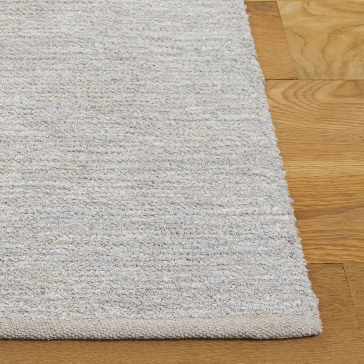 Safavieh Montauk 4'-0" x 6'-0" Rug in Beige