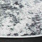 Safavieh Amelia 700 5'-3" x 5'-3" Rug in Grey / Ivory