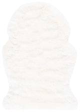 Safavieh Sheep Skin 2'-0" x 3'-0" Rug in Natural / White