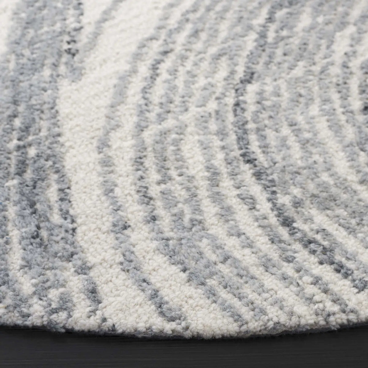 Safavieh Ebony 6'-0" x 6'-0" Rug in Ivory / Grey