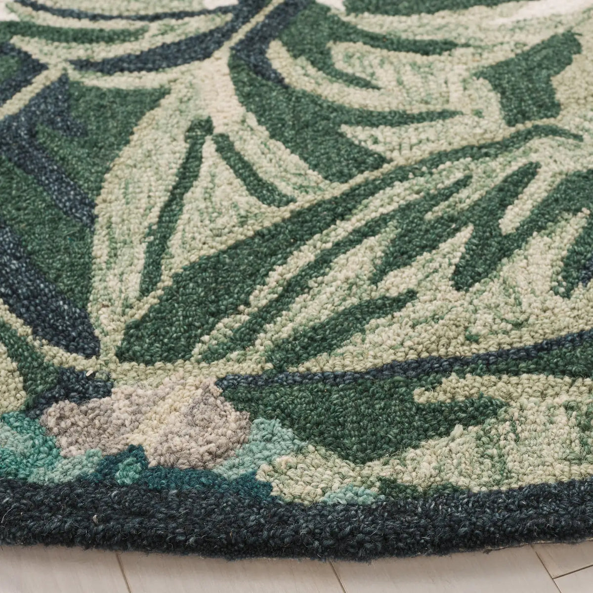 Safavieh Blossom 6'-0" x 6'-0" Rug in Ivory / Green