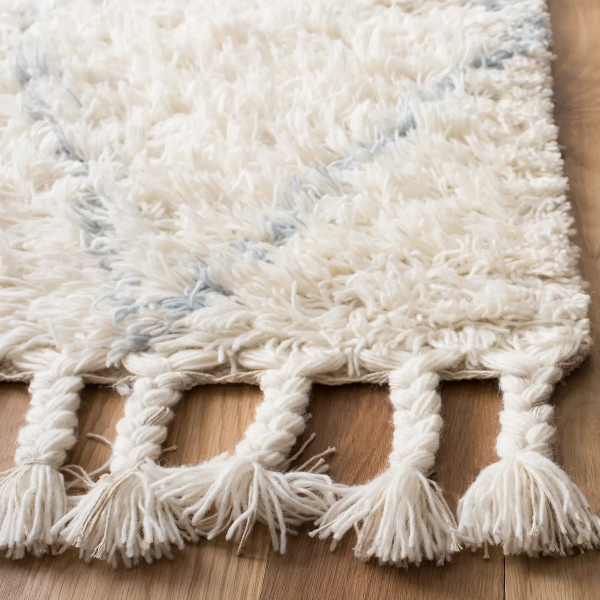 Safavieh Casablanca 5'-0" x 8'-0" Rug in Blue / Ivory