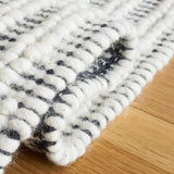 Safavieh Marbella 4'-0" x 6'-0" Rug in Ivory / Black