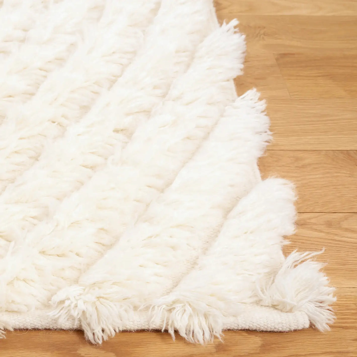 Safavieh Casablanca 4'-0" x 6'-0" Rug in Ivory