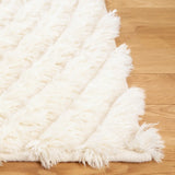 Safavieh Casablanca 4'-0" x 6'-0" Rug in Ivory