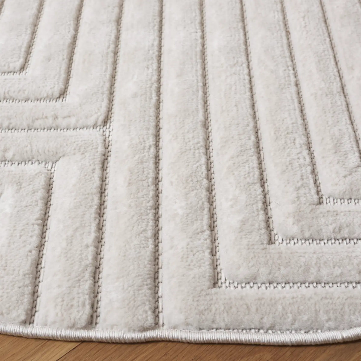 Safavieh Selena 6'-7" x 6'-7" Rug in Ivory