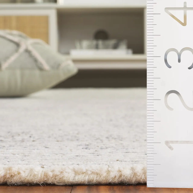 Safavieh Abstract 4'-0" x 6'-0" Rug in Silver / Taupe