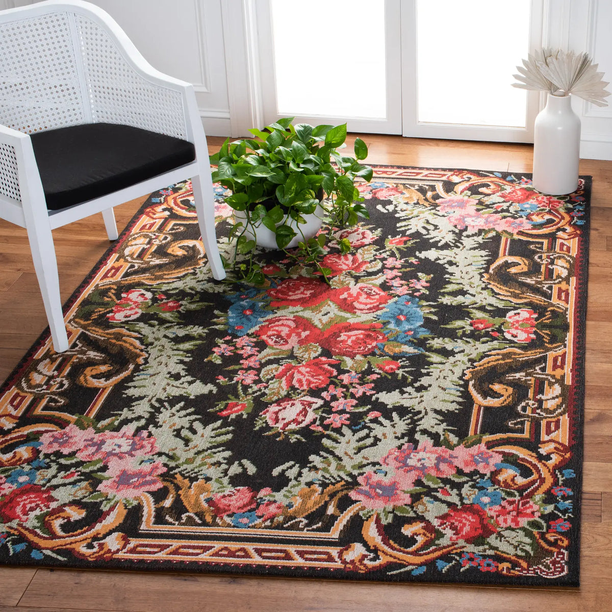 Safavieh Classic Vintage 5'-0" x 8'-0" Rug in Black / Multi