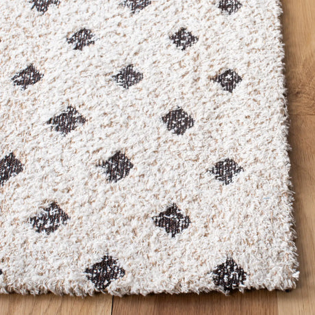 Safavieh Classic Vintage 4'-0" x 6'-0" Rug in Natural / Ivory