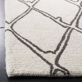 Safavieh Casablanca 5'-0" x 8'-0" Rug in Ivory / Grey