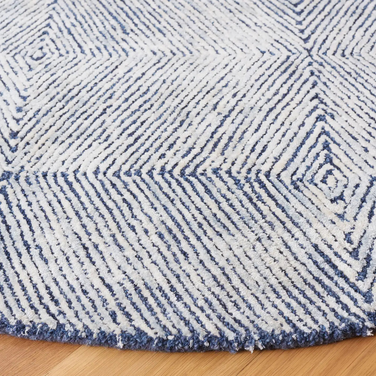 Safavieh Soho 6'-0" x 6'-0" Rug in Navy / Ivory