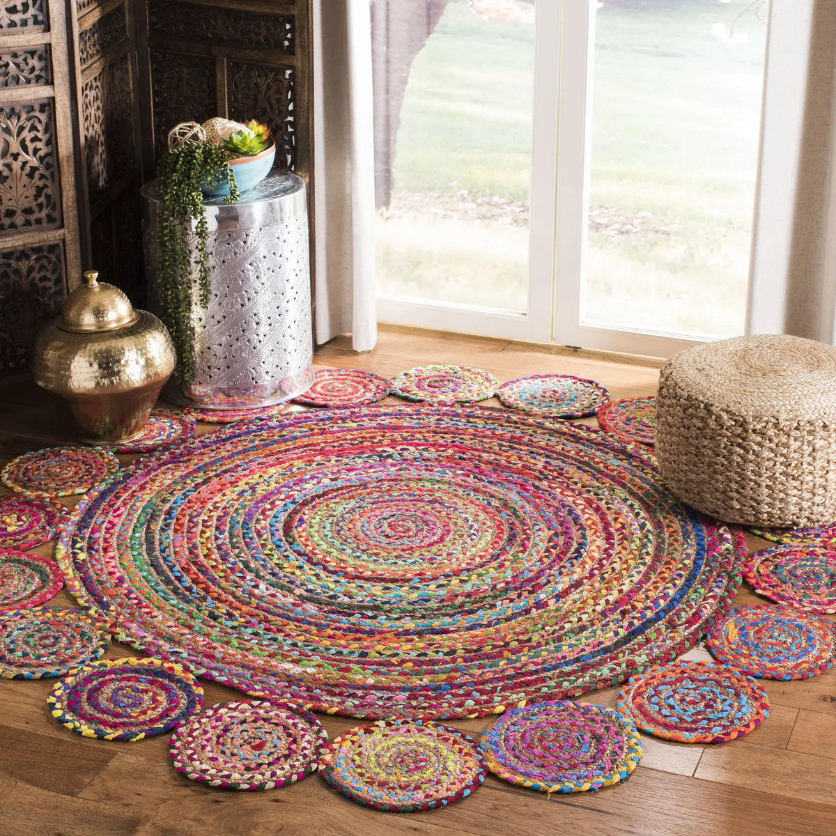Safavieh Cape Cod 5'-0" x 5'-0" Rug in Red / Multi