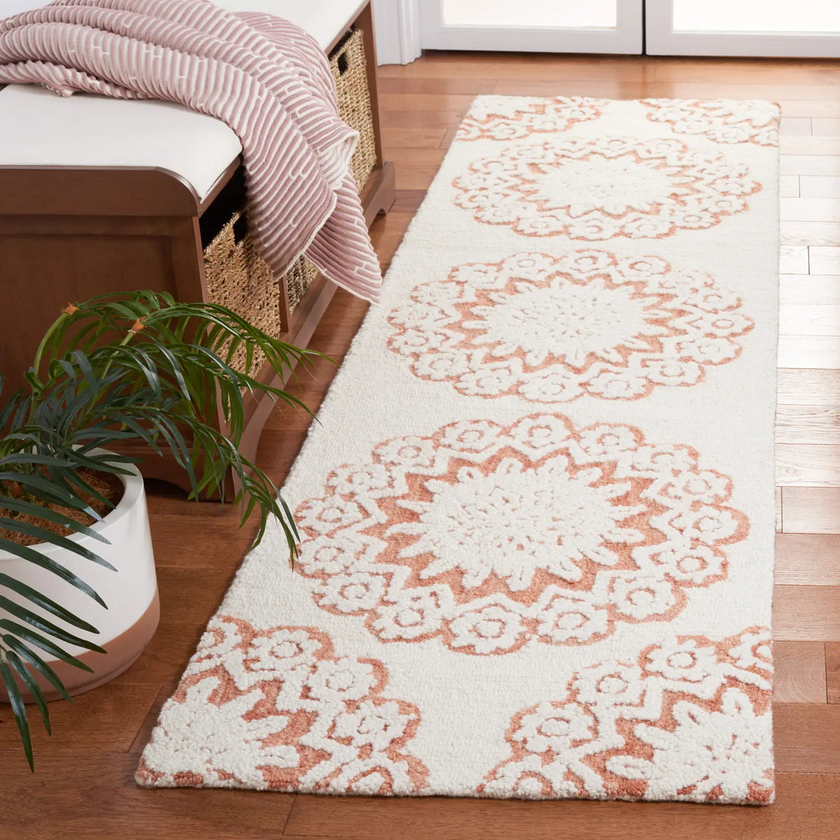 Safavieh Blossom 2'-3" x 8'-0" Rug in Ivory / Pink