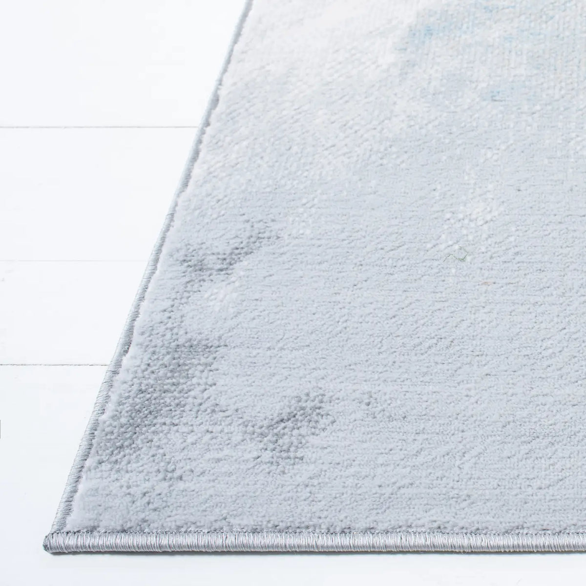 Safavieh Lagoon 4'-5" x 6'-5" Rug in Blue / Beige