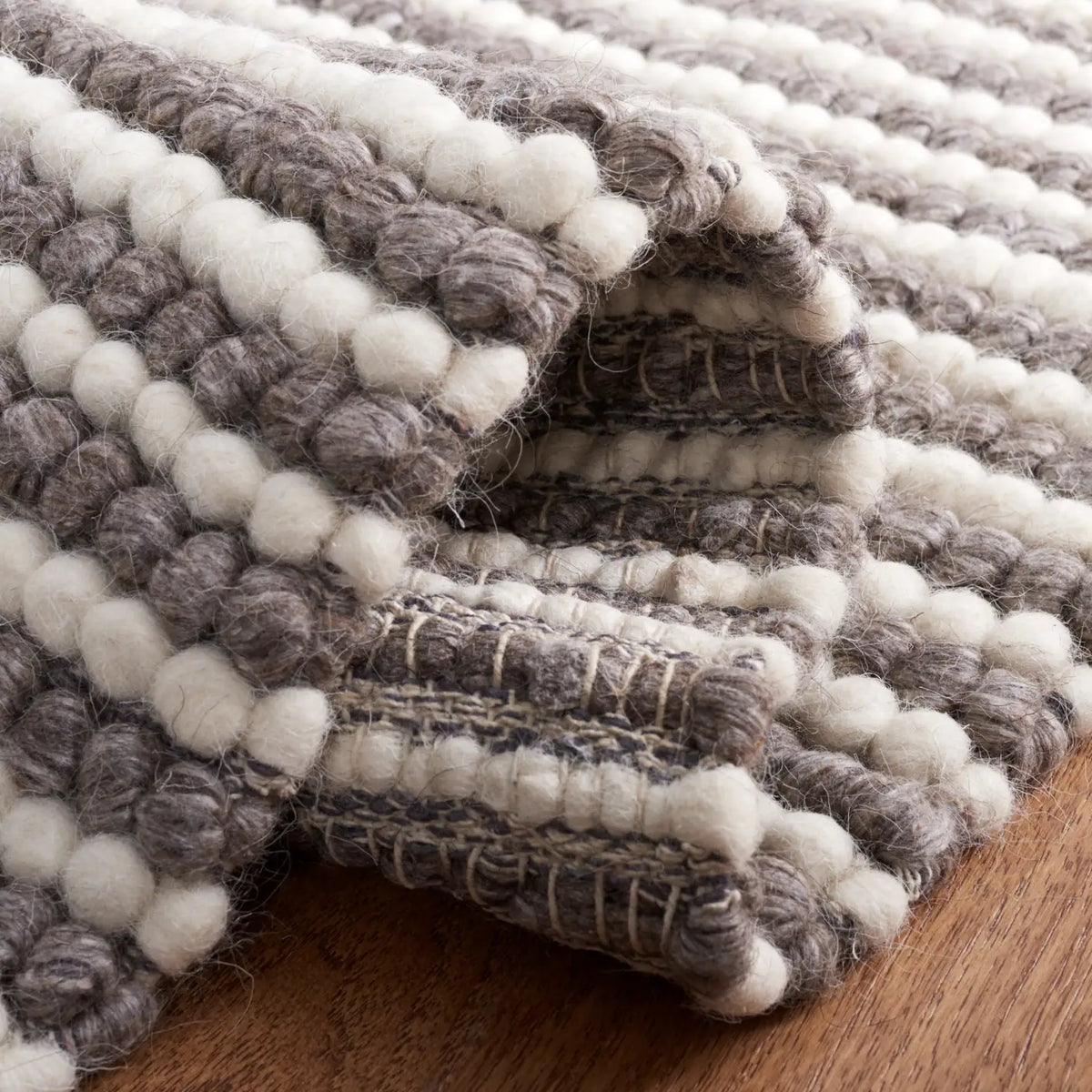 Safavieh Martha Stewart 4'-0" x 6'-0" Rug in Ivory / Dark Brown