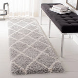 Safavieh Fontana Shag  800 2'-3" x 10'-0" Rug in Grey / Cream