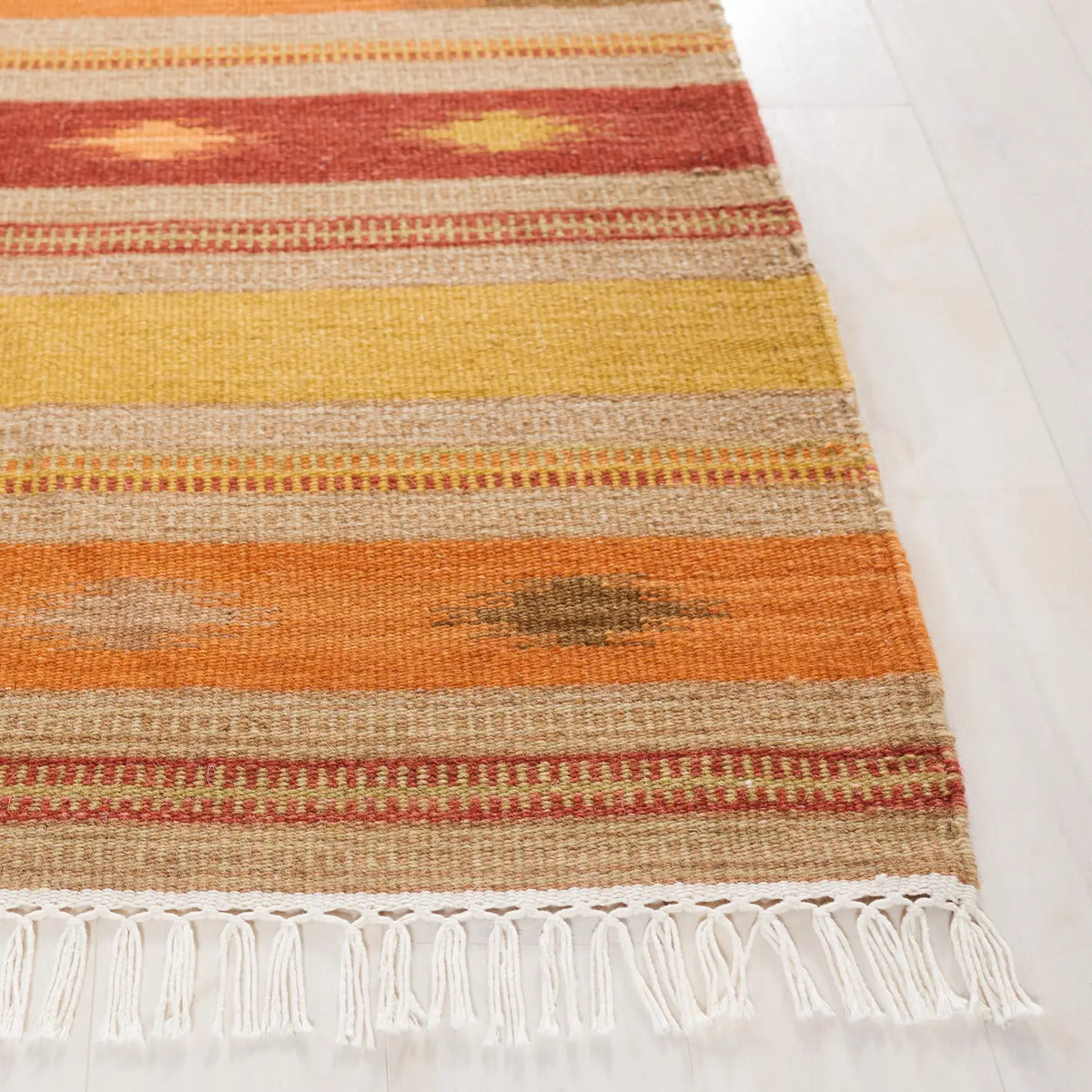 Safavieh Kilim 4'-0" x 6'-0" Rug in Brown / Multi