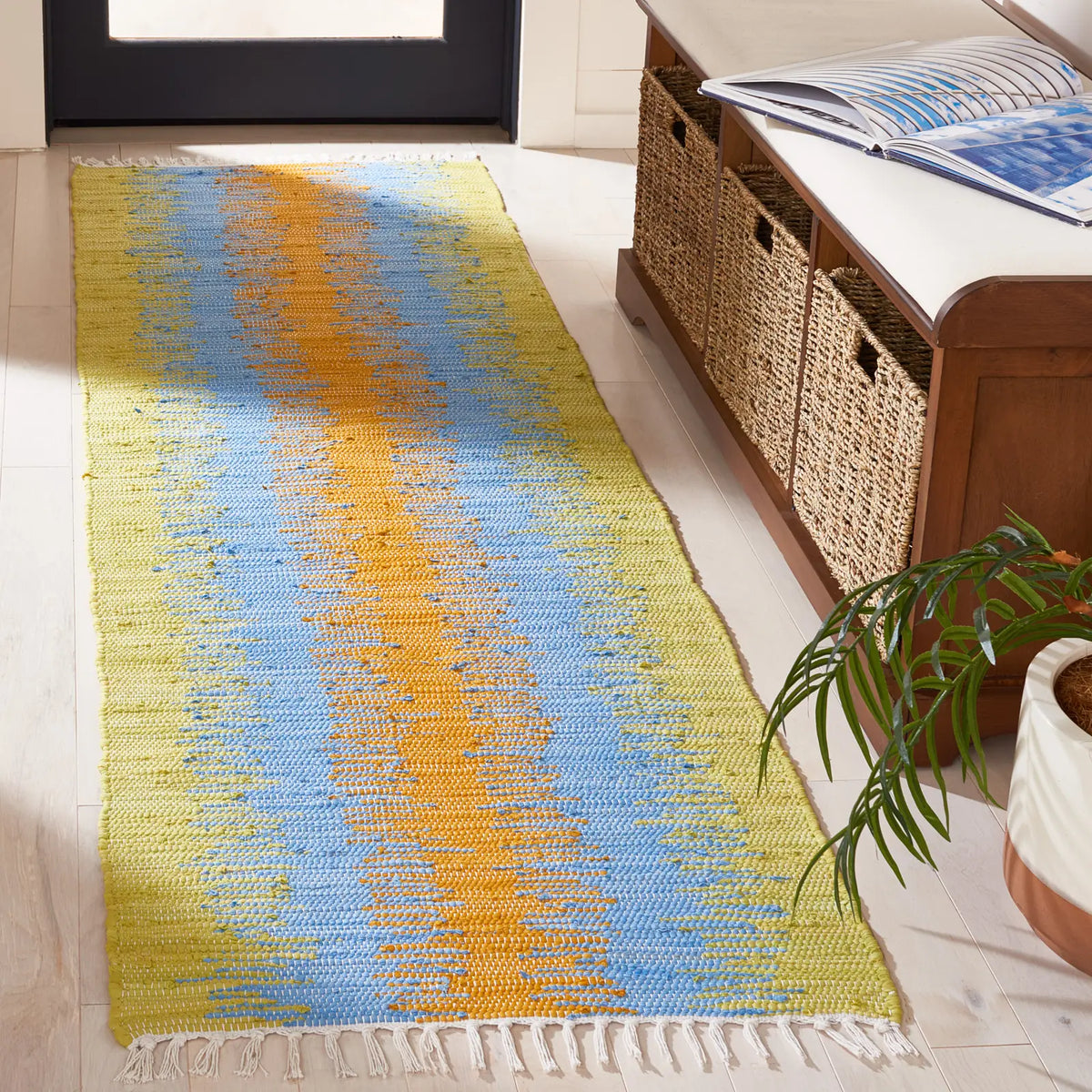 Safavieh Montauk 2'-3" x 7'-0" Rug in Green / Gold