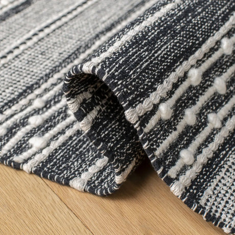 Safavieh Striped Kilim 4'-0" x 6'-0" Rug in Black / Ivory