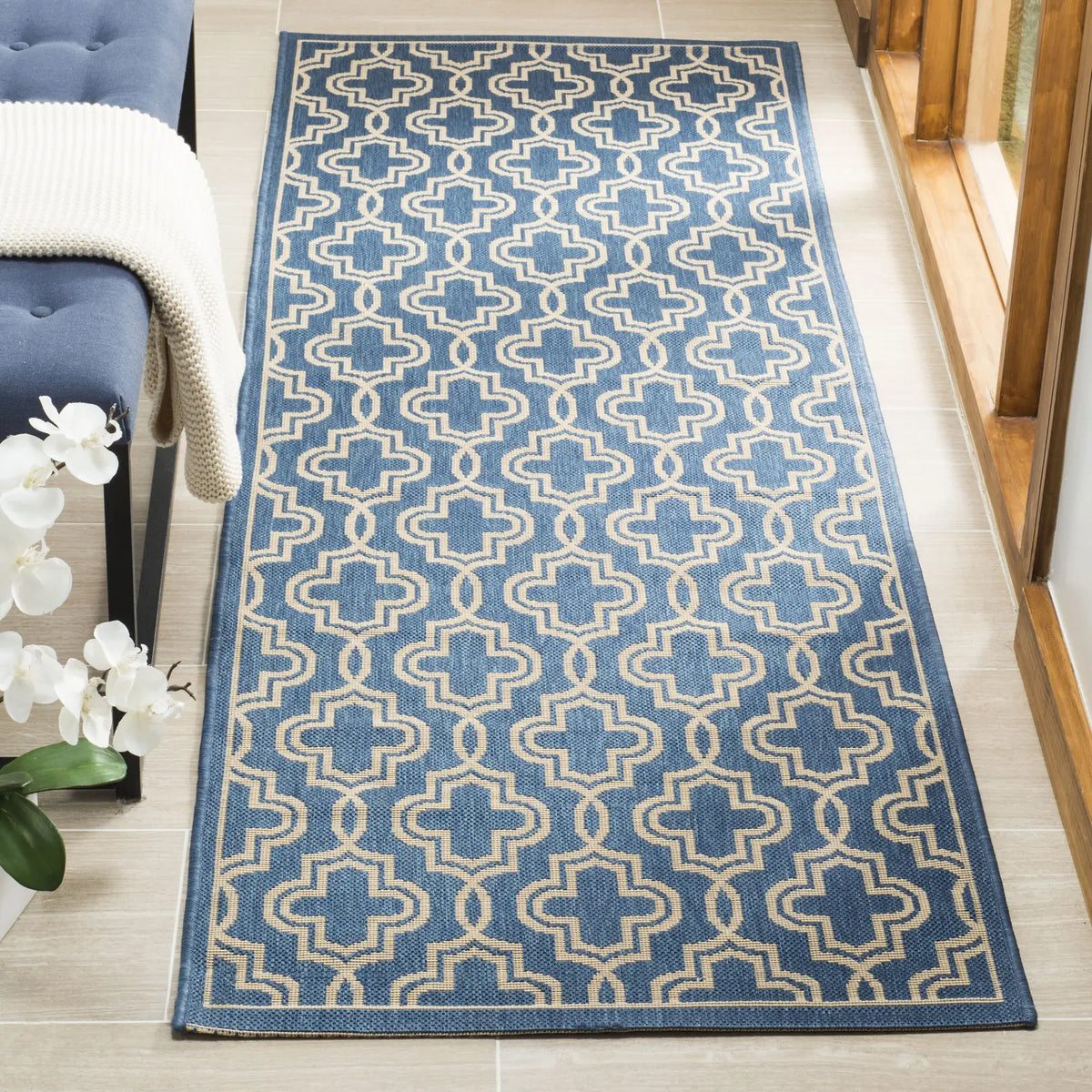Safavieh Martha Stewart 2'-7" x 8'-2" Rug in Blue / Beige