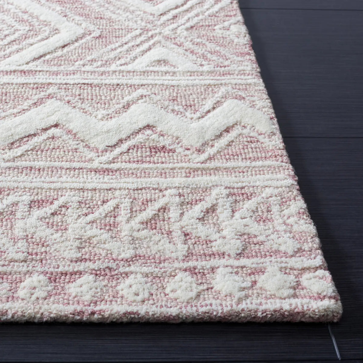 Safavieh Metro 4'-0" x 6'-0" Rug in Dark Pink / Ivory