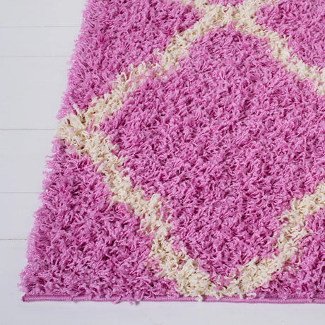 Safavieh Sgd-Dallas Shag 4'-0" x 6'-0" Rug in Pink / Ivory