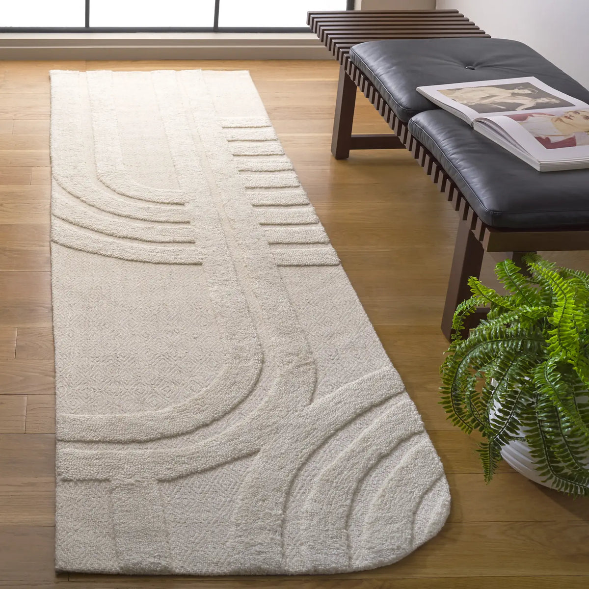 Safavieh Southampton 2'-3" x 8'-0" Rug in Ivory