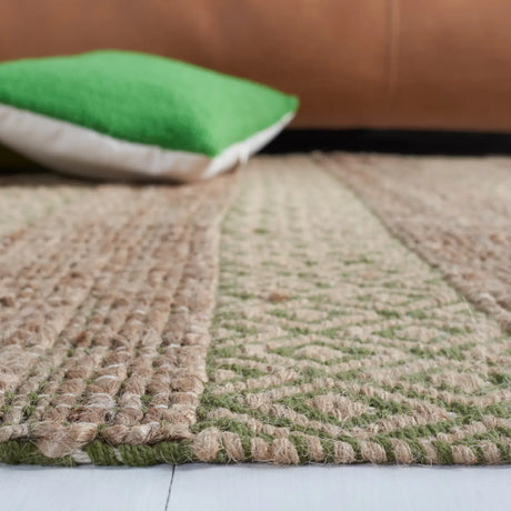 Safavieh Natural Fiber 4'-0" x 6'-0" Rug in Green / Natural