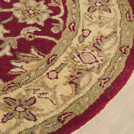 Safavieh Antiquity 4'-6" x 6'-6" Rug in Red / Gold