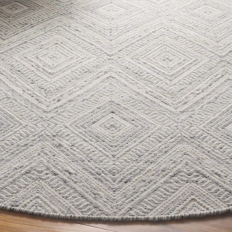 Safavieh Kilim 6'-0" x 6'-0" Rug in Light Grey / Ivory