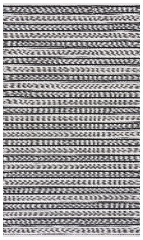 Safavieh Montauk 4'-0" x 6'-0" Rug in Black / Ivory