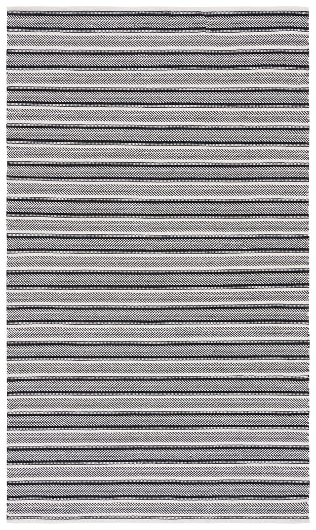 Safavieh Montauk 4'-0" x 6'-0" Rug in Black / Ivory