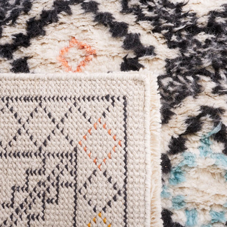 Safavieh Kenya 5'-0" x 8'-0" Rug in Natural / Multi