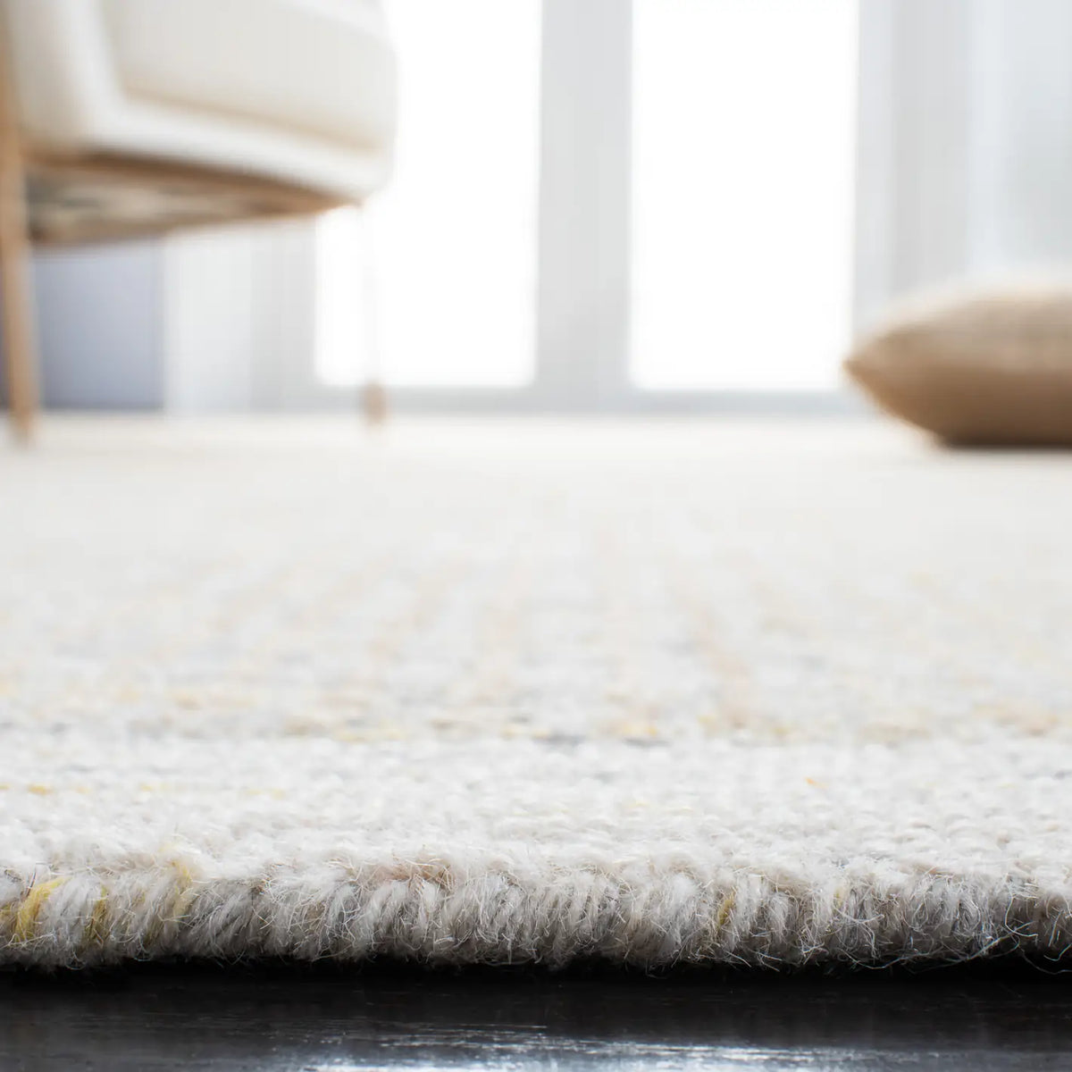 Safavieh Metro 4'-0" x 6'-0" Rug in Ivory / Grey