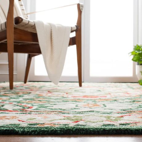 Safavieh Aspen 4'-0" x 6'-0" Rug in Green / Red